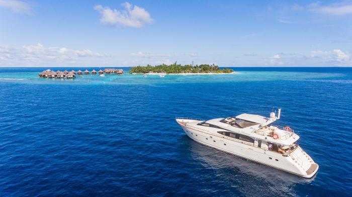 Sailing and yachting holidays in the Maldives